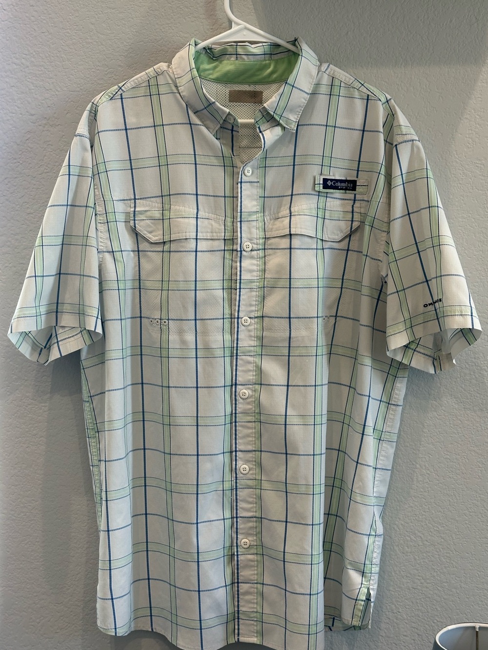 Columbia White Plaid Short Sleeve Button-Down Shirt w/ Blue and Green Lines